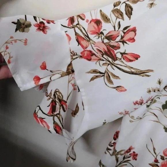 New Directions Floral Blouse - Picture 5 of 7